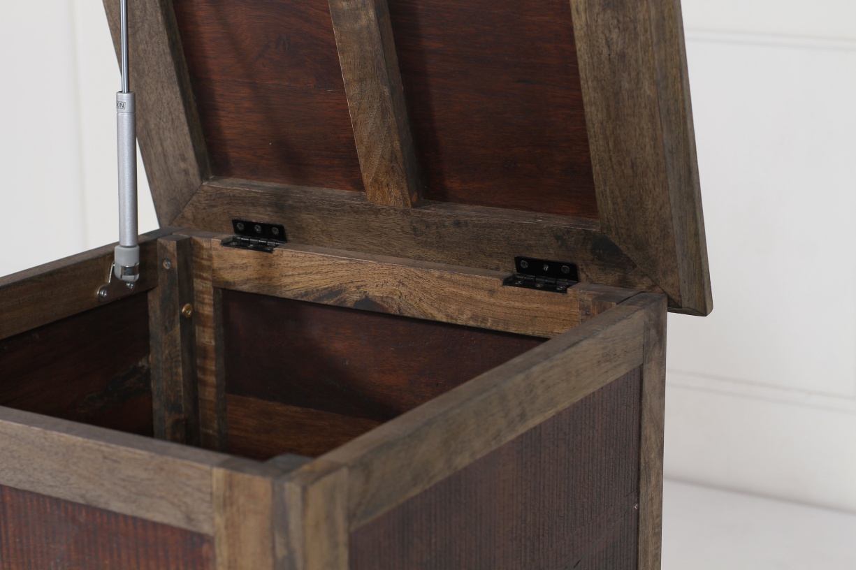 resize_THOMPSON TRUNK SQUARE TABLE CLOSE UP VIEW (1).jpg